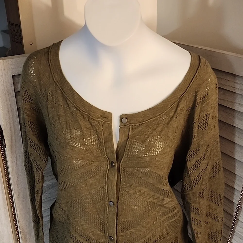 American Eagle brand cardigan sweater in olive 🫒 green - Picture 2 of 10